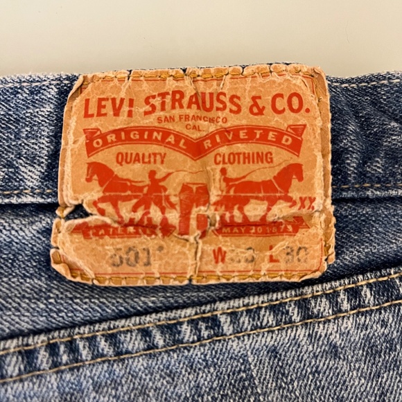 Levi’s 501 Jeans Button Fly Red Tag 30x30 Act 30x29 Blue Light Medium Wash Denim - Picture 4 of 9